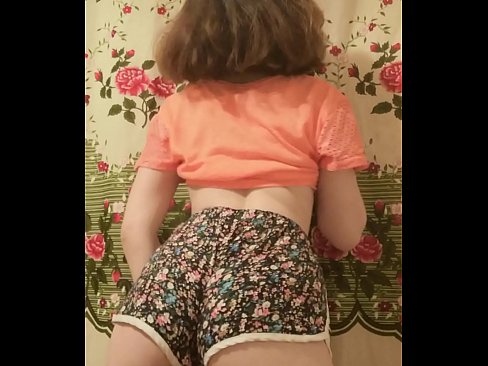 ❤️ Seksega juna bebo demetas sian pantalonon ĉe fotilo ❌ Seksofilmeto ĉe ni ❌